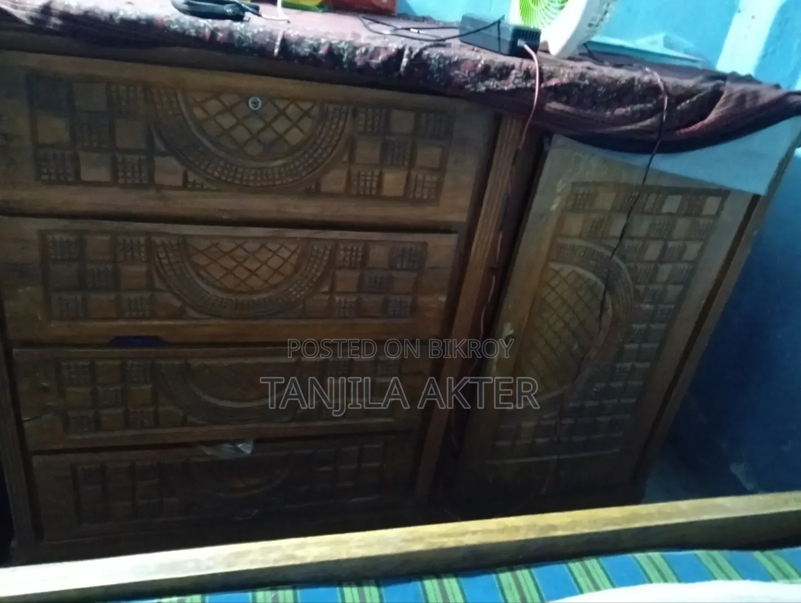 1 wooden wardrobe will be sold
