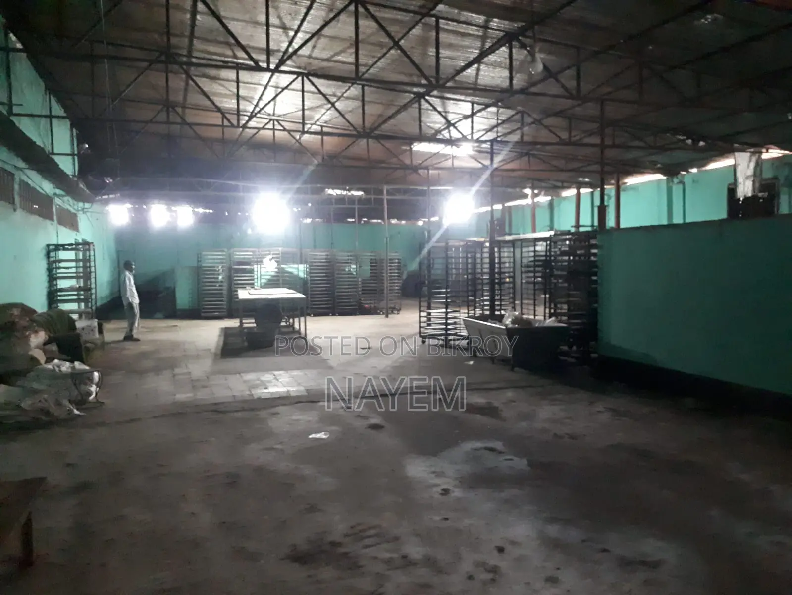 Factory for rent with industrial gas