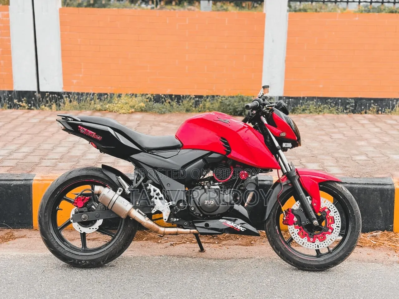 TVS Apache 160 4V 2019 Red