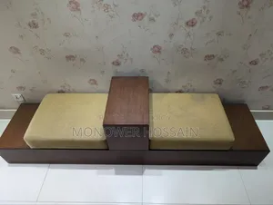 এটি প্রায় নতুন ডিভান