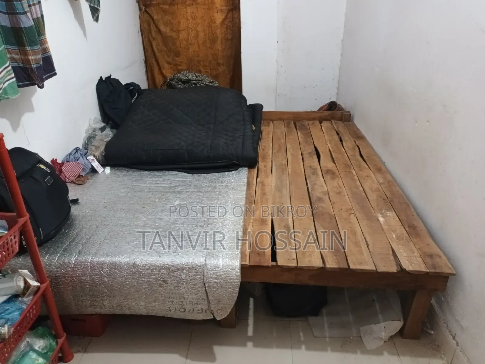 "দুইটা সিঙ্গেল খাট" বিক্রি করা হবে।
