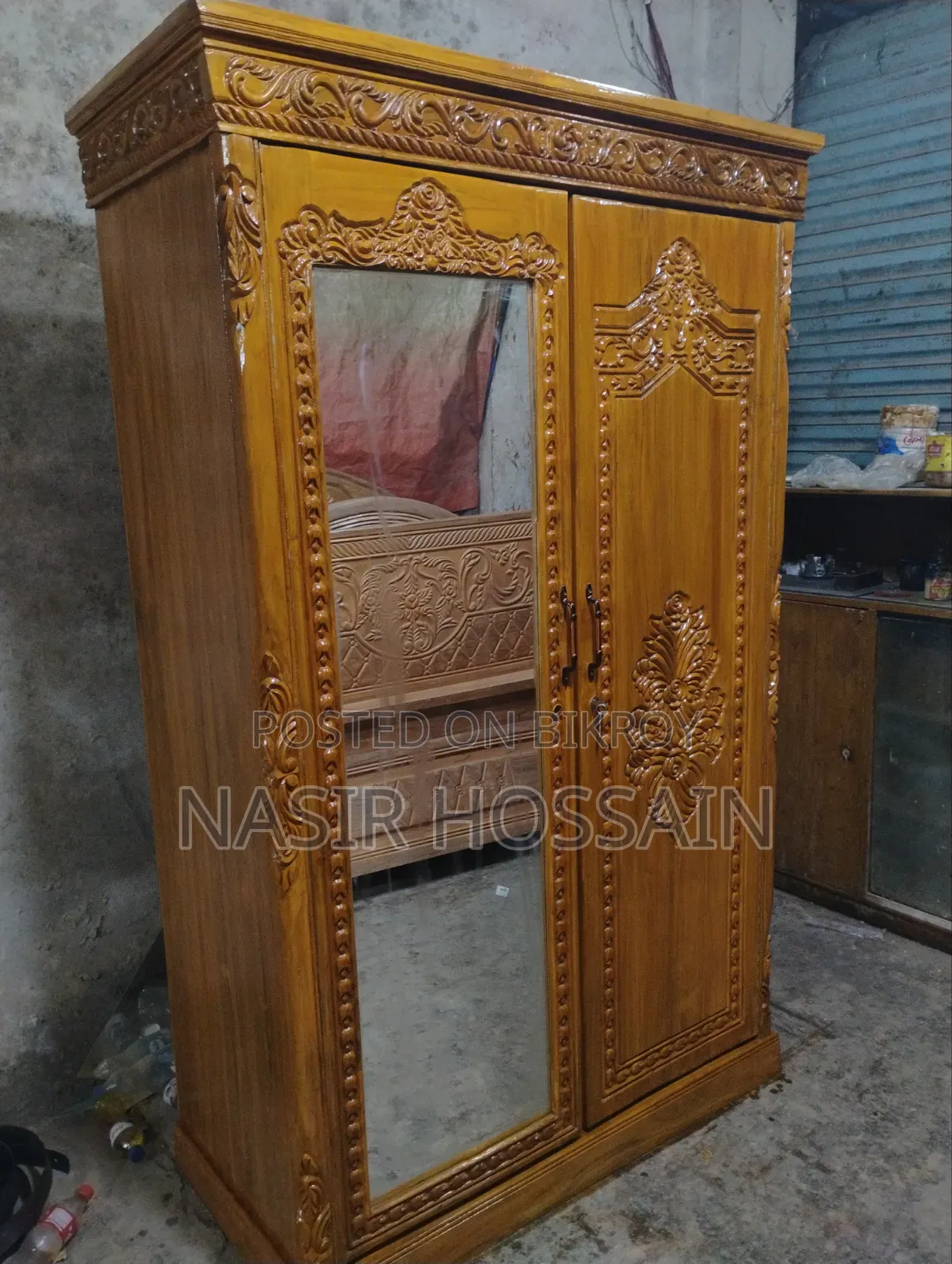 Furniture polishing work