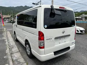 Toyota HiAce 2021 Pearl