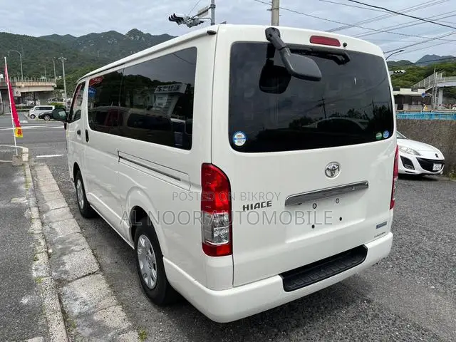 Toyota HiAce 2021 Pearl