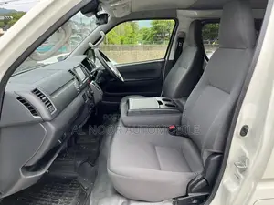 Toyota HiAce 2021 Pearl