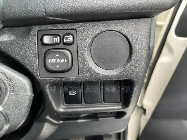 Toyota HiAce 2021 Pearl