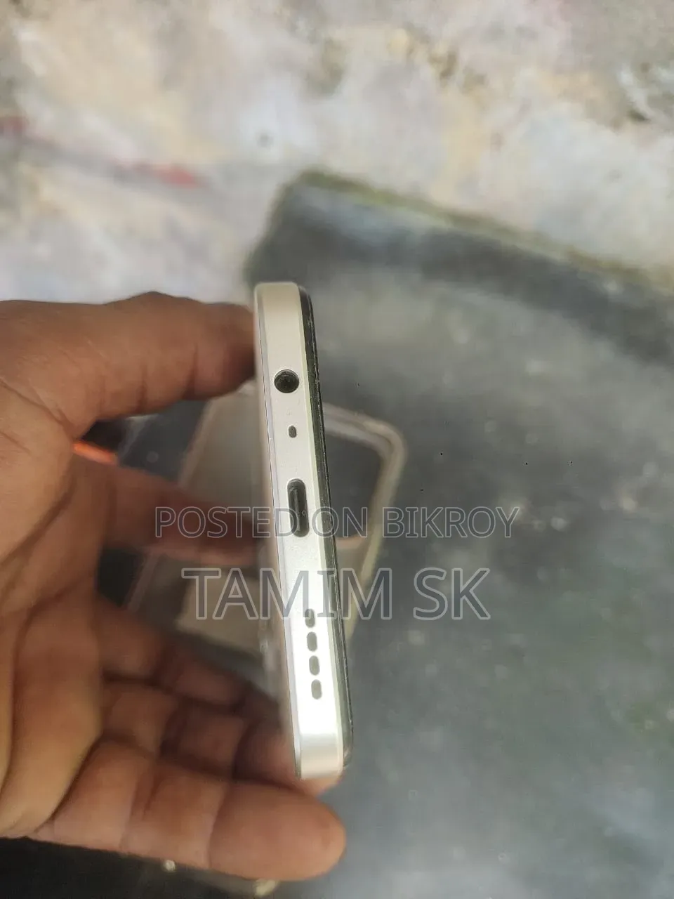 রিয়েলমি ৪ জিবি হোয়াইট