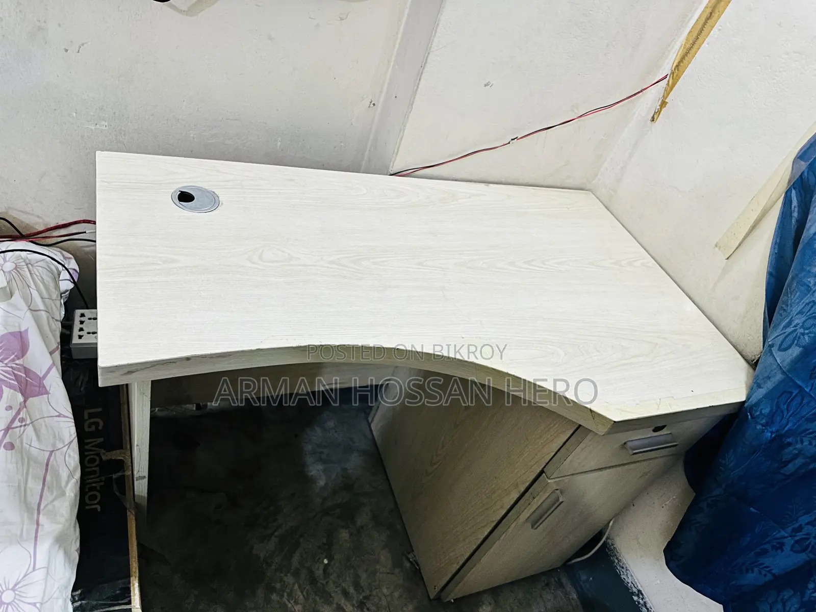 Good table and chair