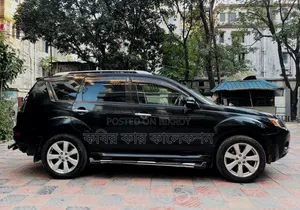 Mitsubishi Outlander 2012 Black