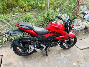 Suzuki Gixxer SF FI 2023 Red