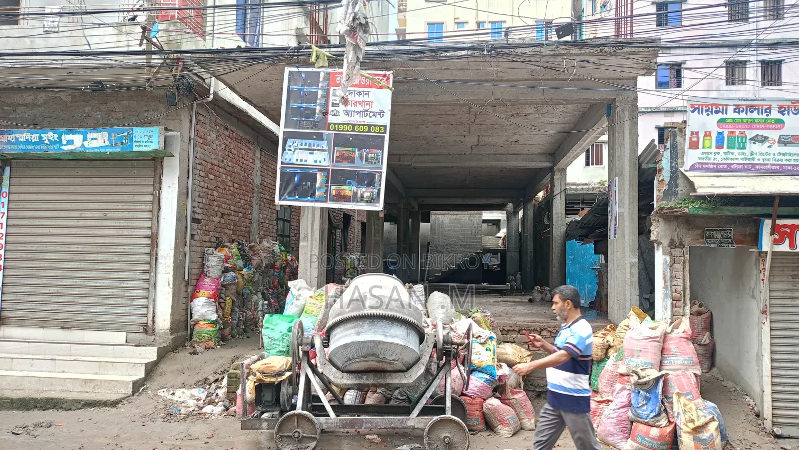 শোরুম বা সুপারশপ ভাড়া দেওয়া হবে।
