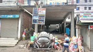 শোরুম বা সুপারশপ ভাড়া দেওয়া হবে।