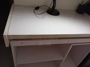 Attractive white computer/study table (used)