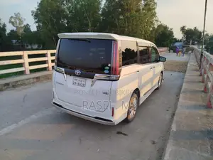 টয়োটা এস্কয়ার ২০১৯ পার্ল