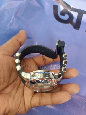 সুইসীর ডিজিটাল এবং এনালগ অরিজিনাল ঘড়ি