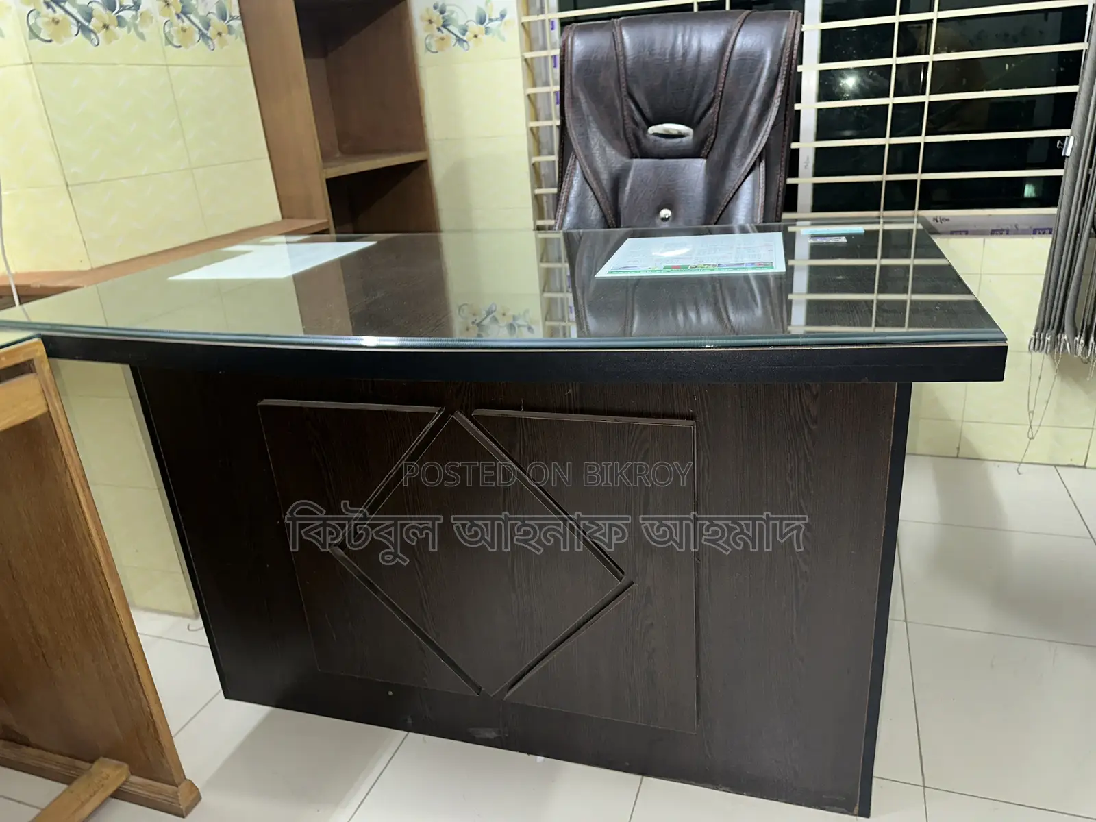 অফিস ডেস্ক এবং চেয়ার
