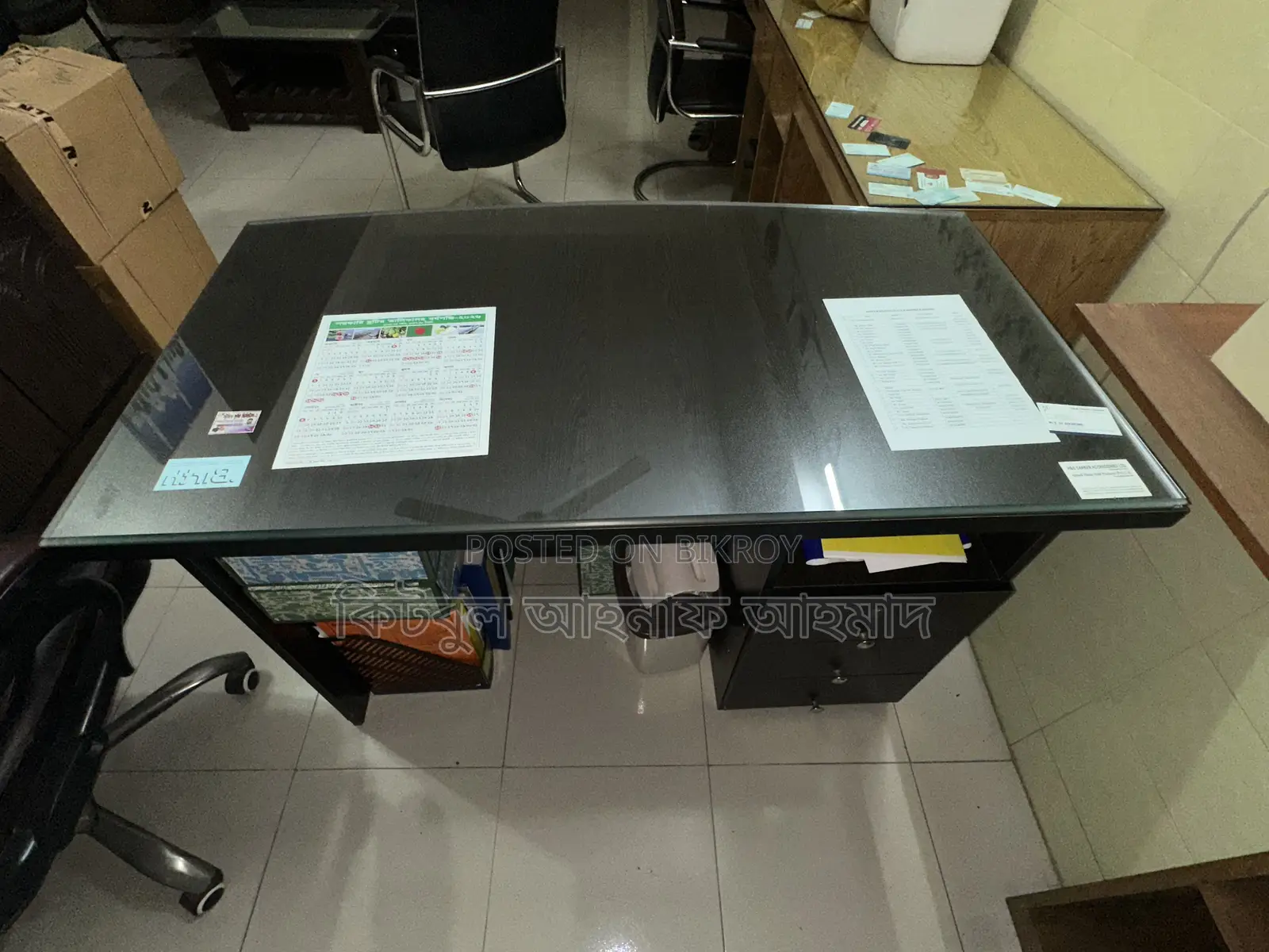 অফিস ডেস্ক এবং চেয়ার