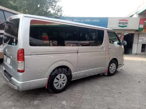 Toyota HiAce 2011 Silver