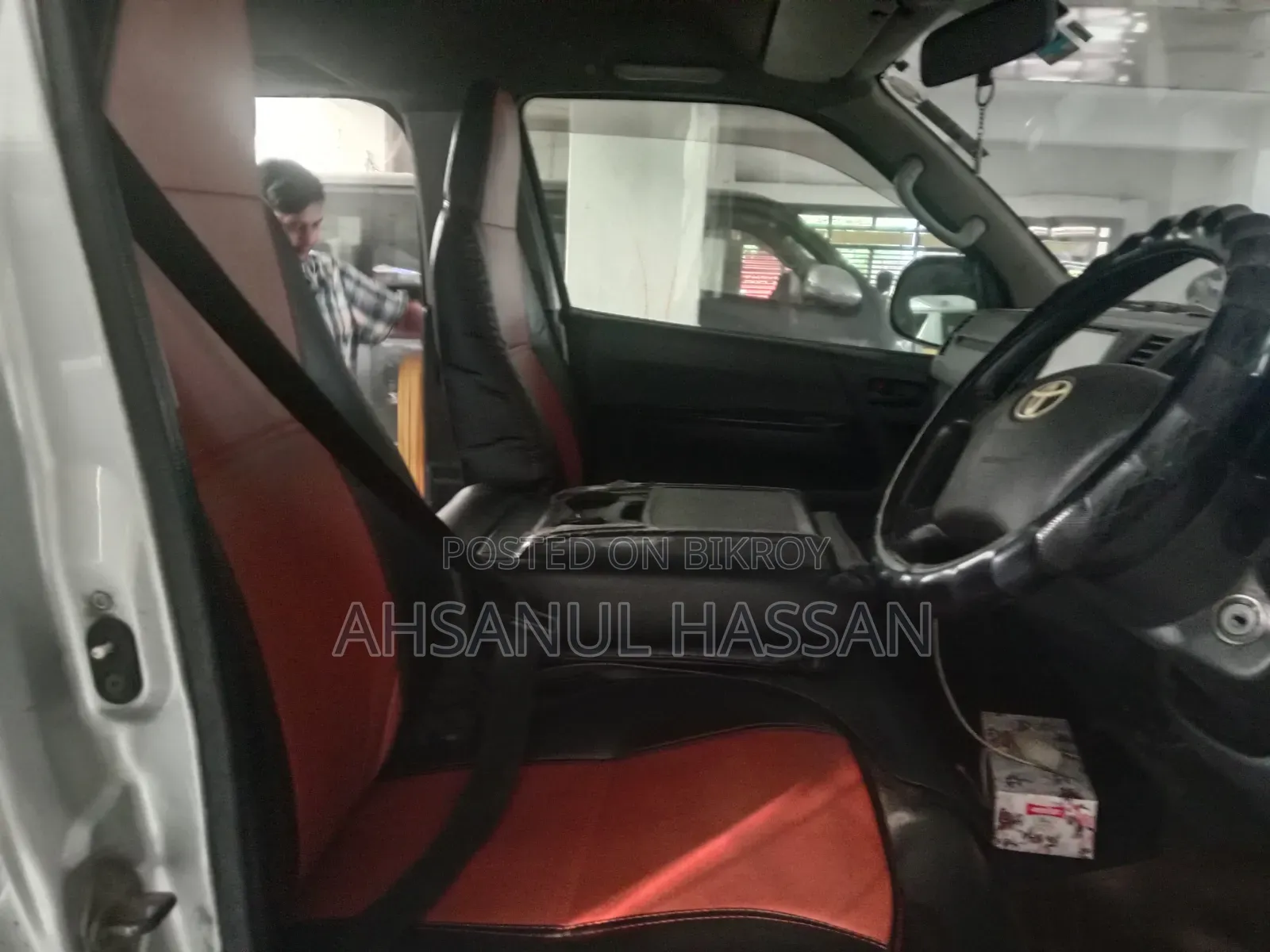 Toyota HiAce 2011 Silver