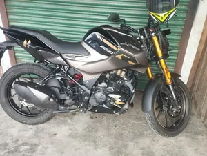 New Hero Xtreme 160R 4V 2025 Black