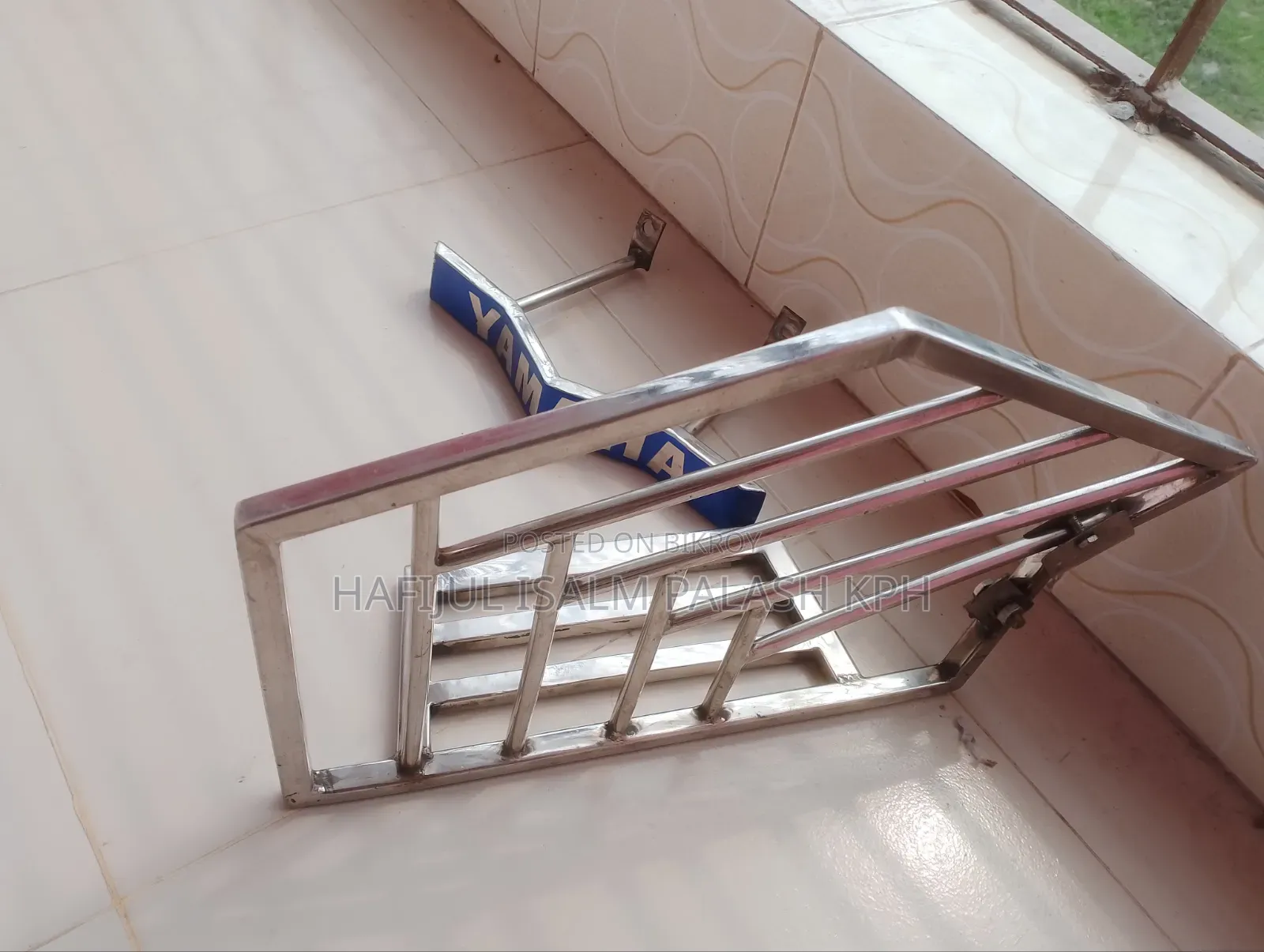 মোটরসাইকেলের। পা দানি