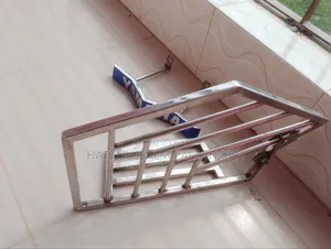 মোটরসাইকেলের। পা দানি