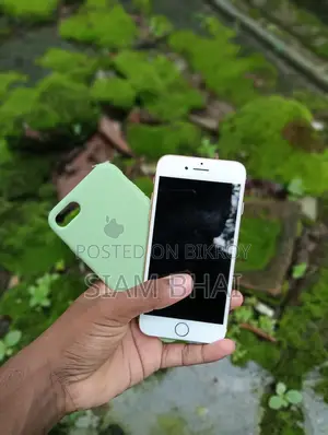 অ্যাপল আইফোন ৮ ৬৪ জিবি হোয়াইট