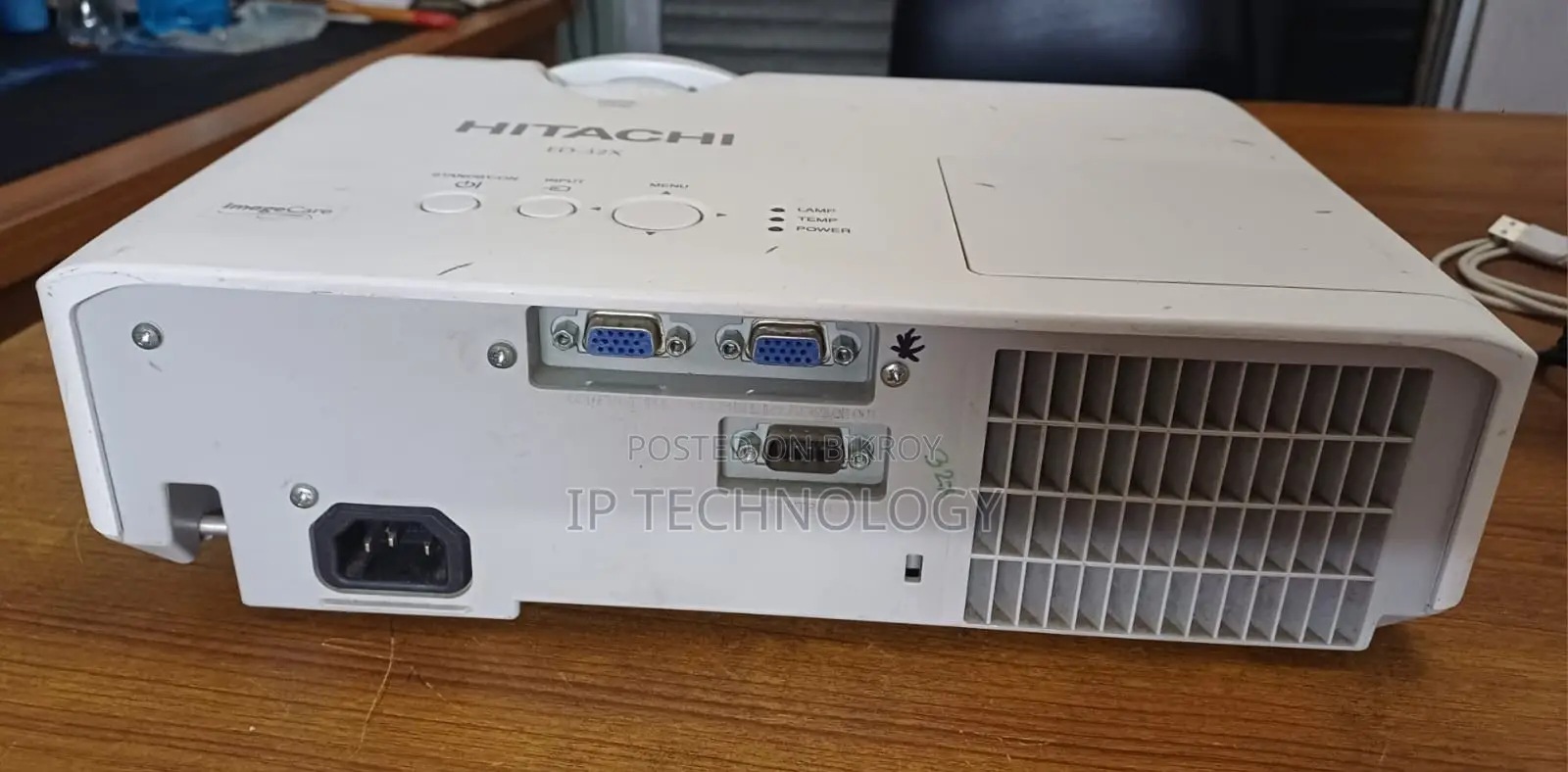 Hitachi Cp-Ed27x Xga 1024*768 3LCD Multimedia Projector