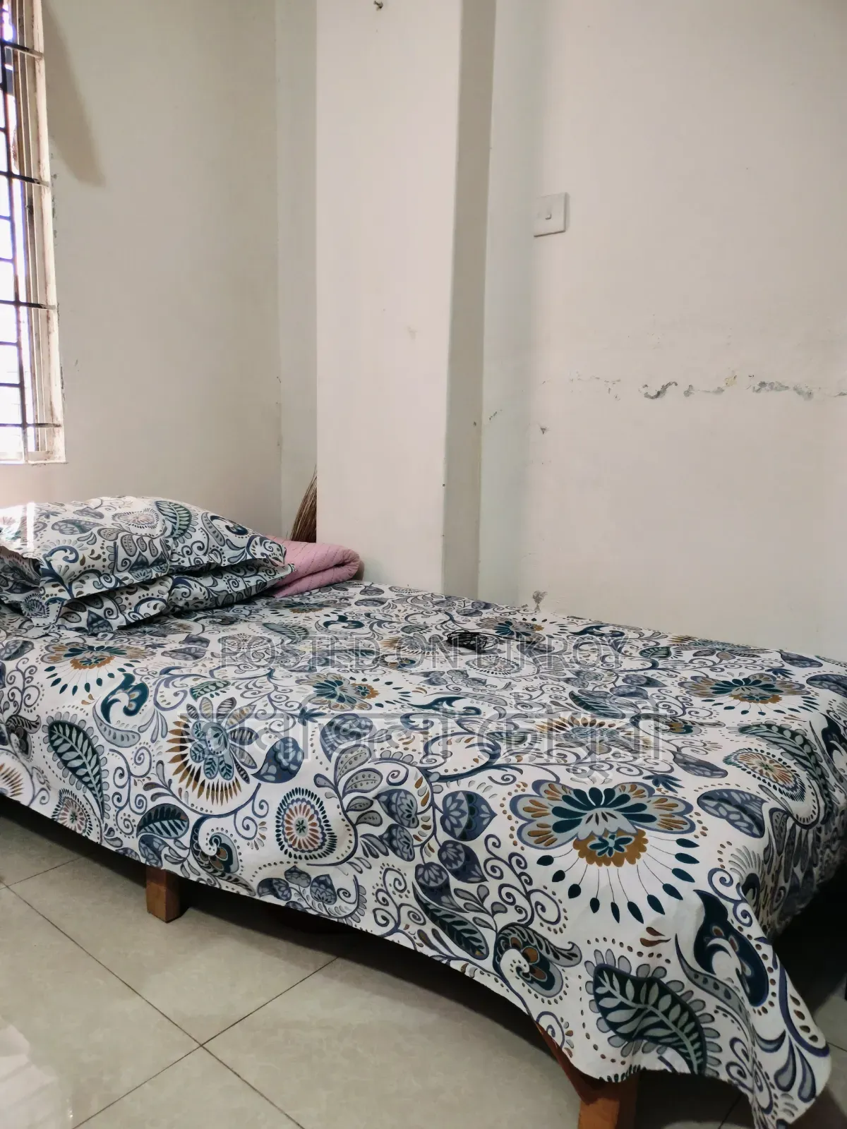 Bedstead and mattress for sale. Size-3'/7'