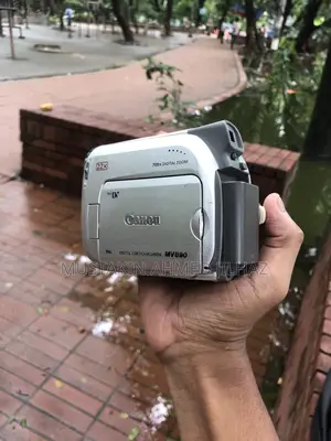 Canon Mv890