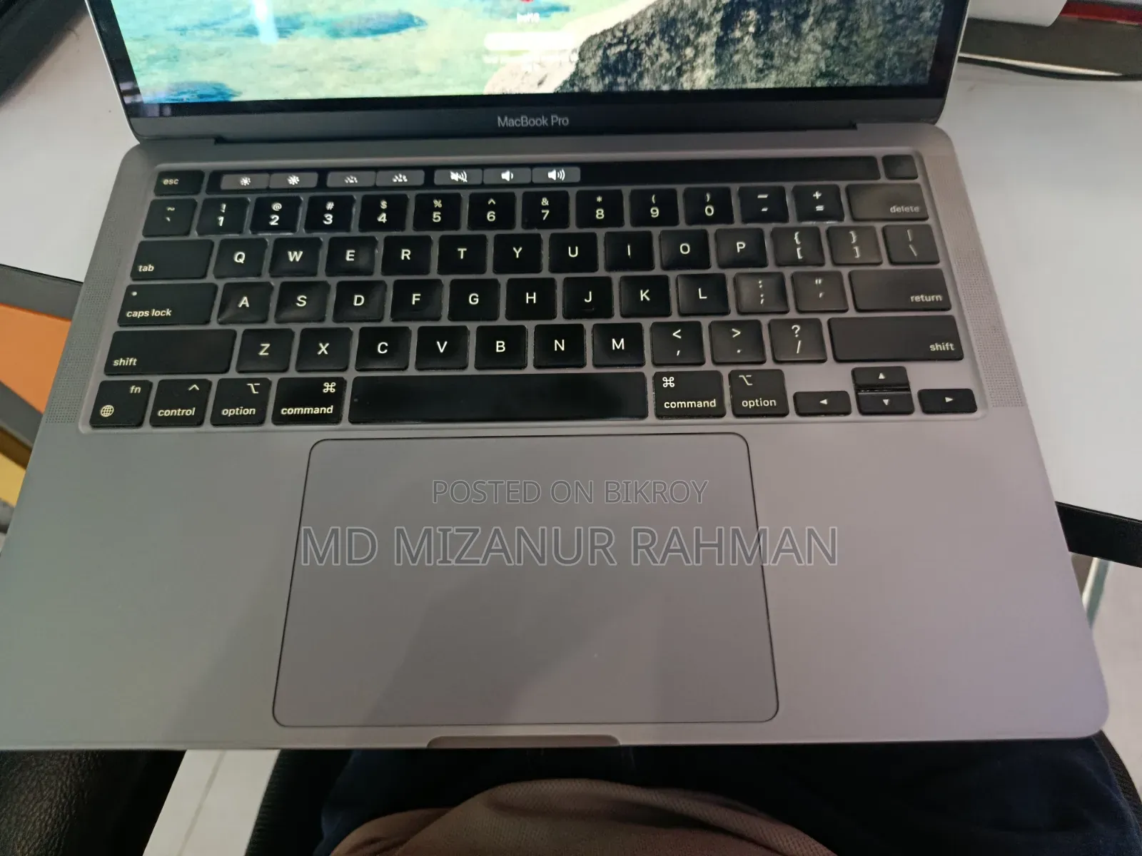 Laptop Apple MacBook Pro 2022 M2 8GB Apple M2 SSD 256GB