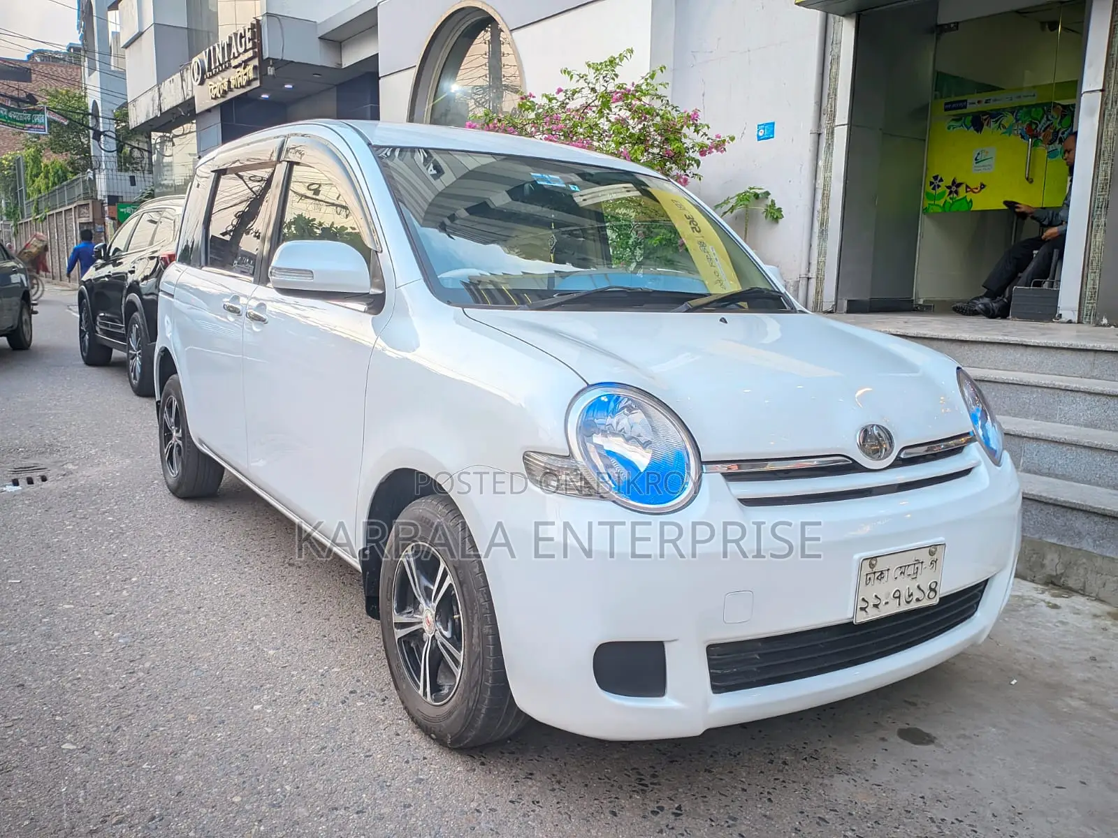 Toyota Sienta 2011 Pearl