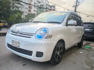 Toyota Sienta 2011 Pearl