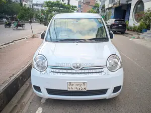 টয়োটা সিয়েন্টা ২০১১ পার্ল