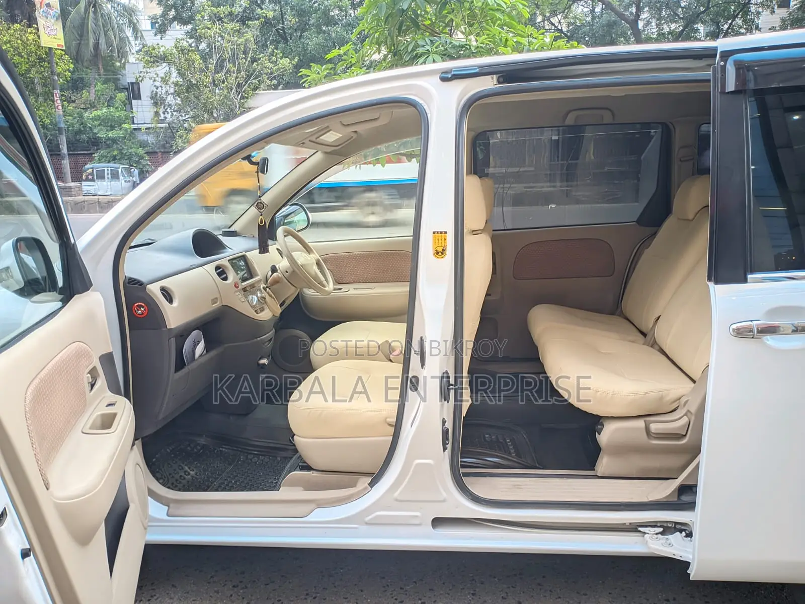 Toyota Sienta 2011 Pearl