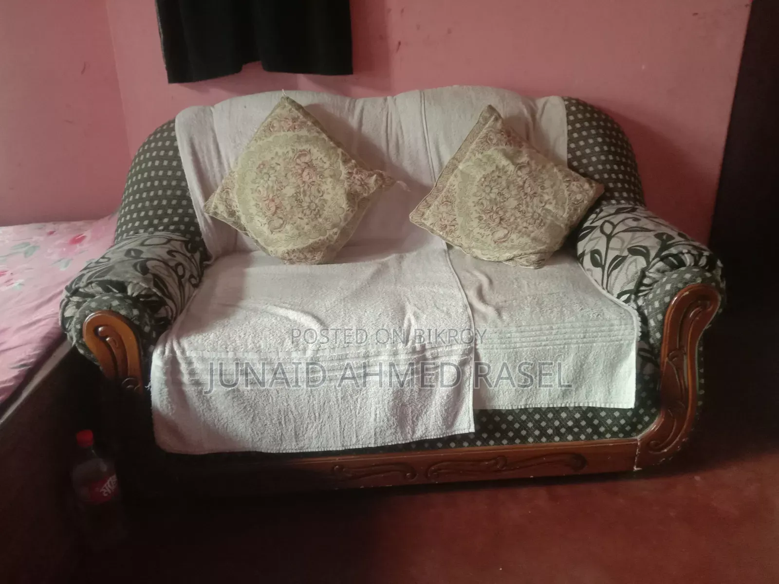Old Sofa Set