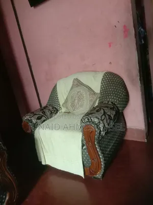 Old Sofa Set