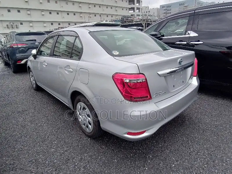Toyota Axio 2021 Silver