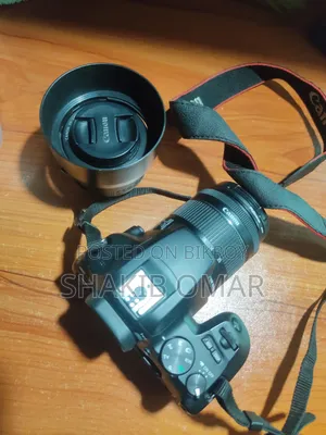 Canon 250D/ Canon 200D Mark II With 18-55mm Kit Lens 50mm Prime Lens