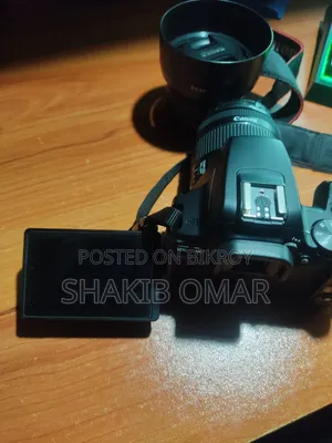 Canon 250D/ Canon 200D Mark II With 18-55mm Kit Lens 50mm Prime Lens
