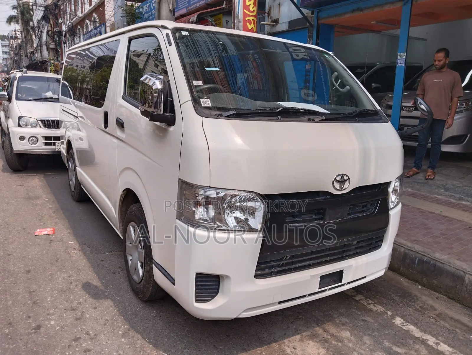 Toyota HiAce 2021 White