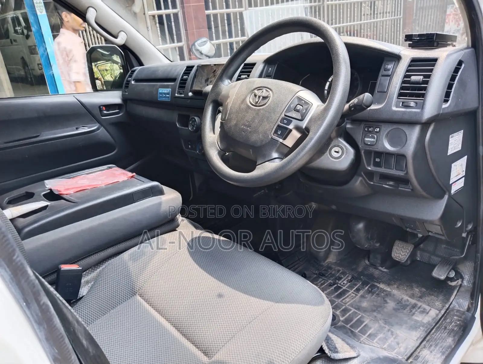 Toyota HiAce 2021 White