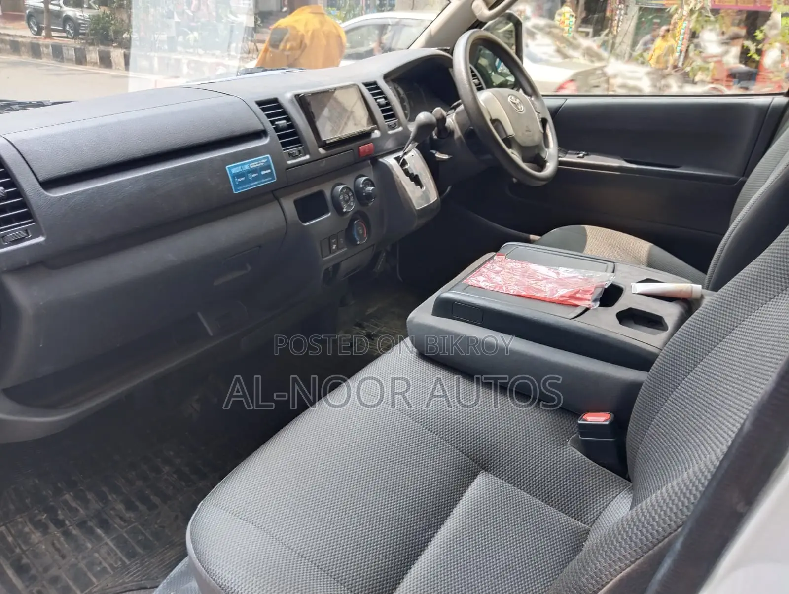 Toyota HiAce 2021 White
