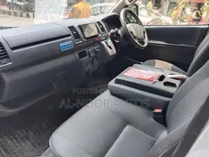 Toyota HiAce 2021 White