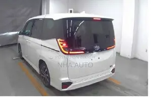 Toyota Noah 2023 Pearl