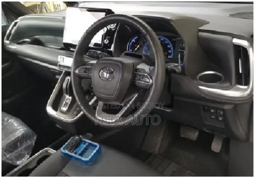 Toyota Noah 2023 Pearl