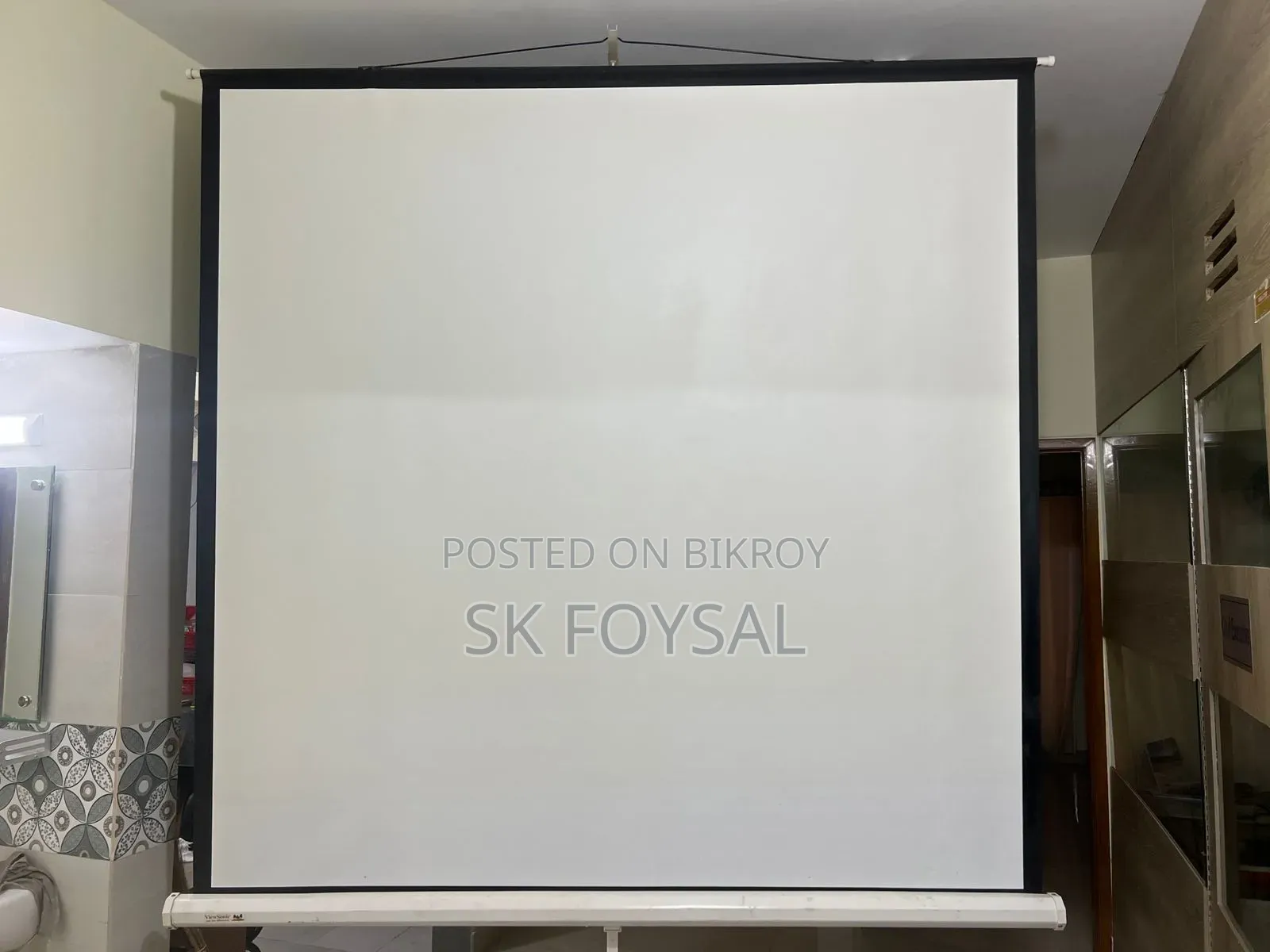 70*70 Portable Projector Screen