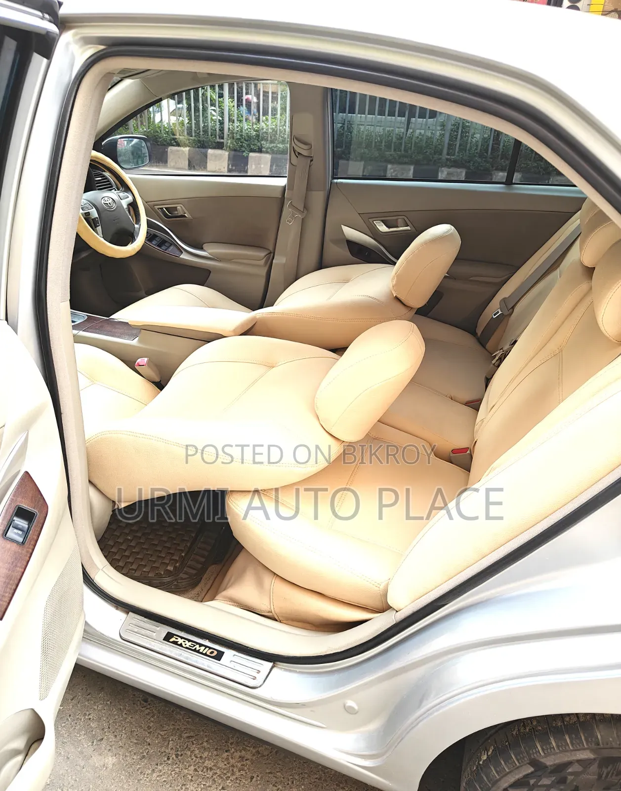 Toyota Premio 2011 Silver