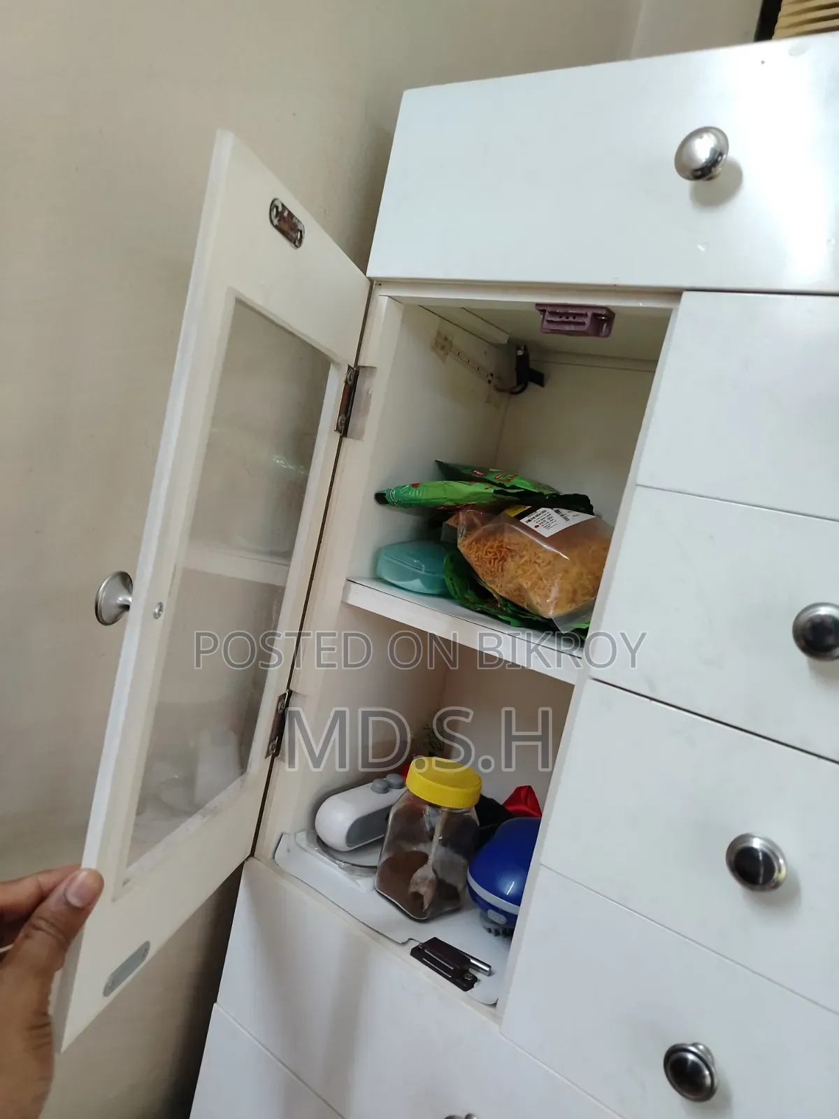 Cosmetic Mini Wardrobe