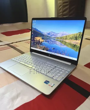 Laptop HP 15s 8GB Intel Core I7 HDD+SSD 512GB
